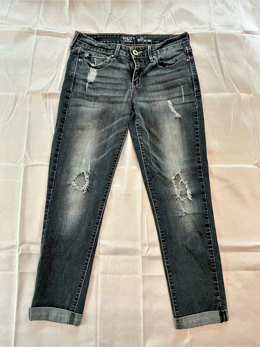 Denizen Levi Distressed Skinny Jeans in Size 6